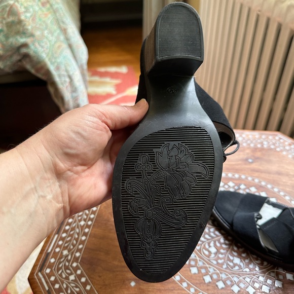 Bos. & Co. Black suede lace up sandals - Picture 2 of 4